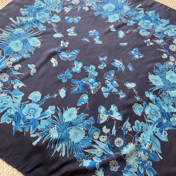 Butterfly Thai silk scarf - Picture 2 of 10